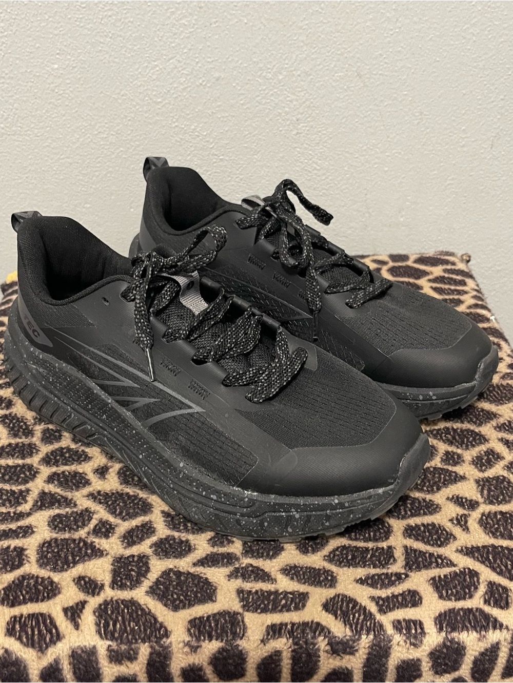 Hi-Tec Lace Up Trail Running Sneakers Black Mesh Casual Mens 9